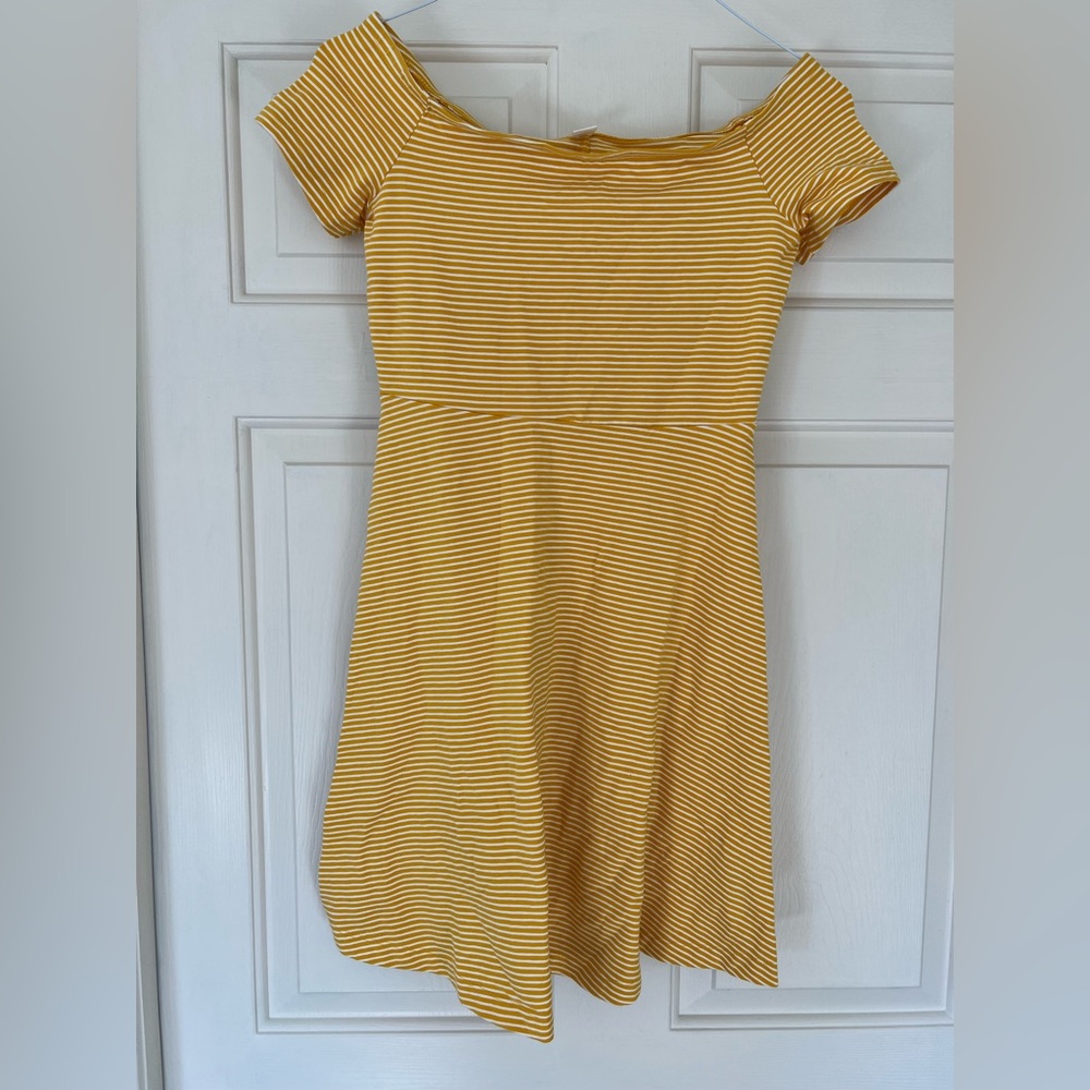 Old Navy yellow and white striped dress off shoulder like new condition XS